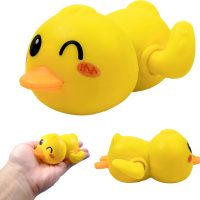 Đồ chơi lên dây cót vịt vàng